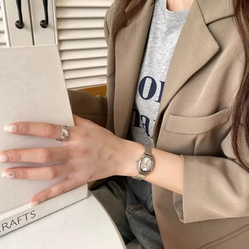 Зеленые часы с маленьким оваль – обзор и цена Luxury Watch Index