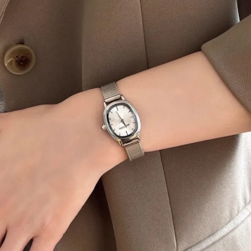 Зеленые часы с маленьким оваль – обзор и цена Luxury Watch Index